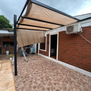 Instalación de cielorrasos de PVC desmontables.
